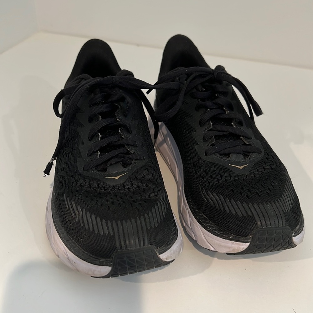 Hoka Clifton 7 | Size 8 | Black and White